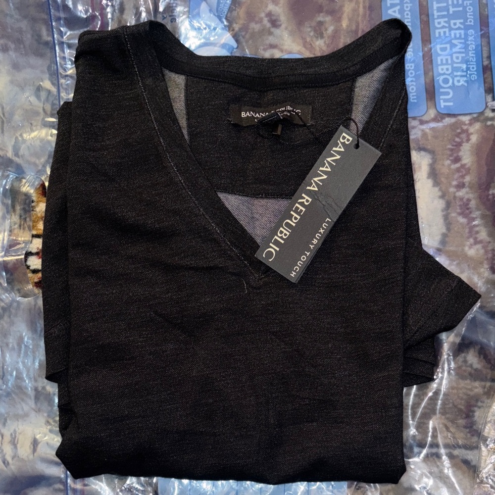 Banana Republic Charcoal V-Neck Tee
